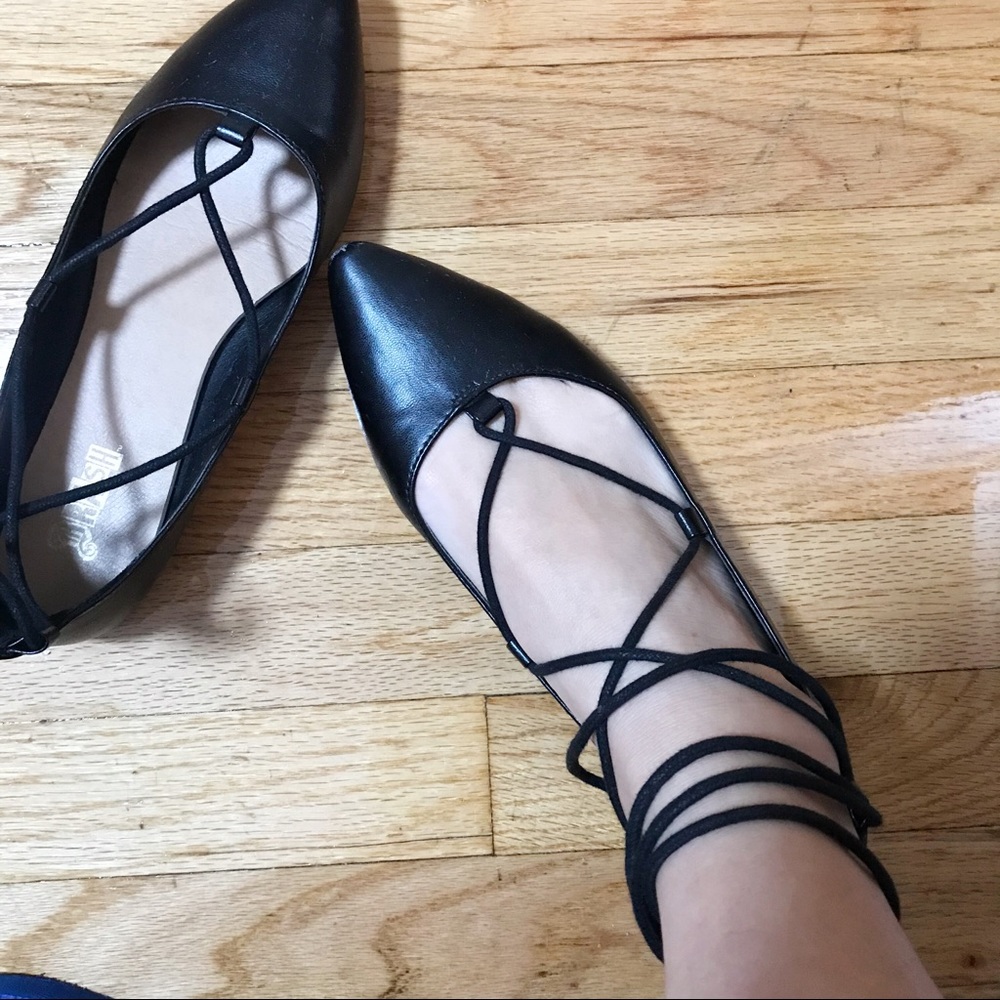 Lace Up Black Flats ❤️